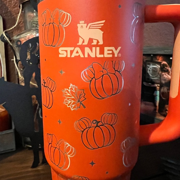 30oz STANLEY ENGRAVED DISNEYS MICKEY AND MINNIE FALL PUMPKINS - Picture 2 of 9